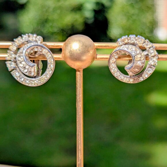 TRIFARI DIAMOND-LOOK VINTAGE EARRINGS - Picture 1 of 5